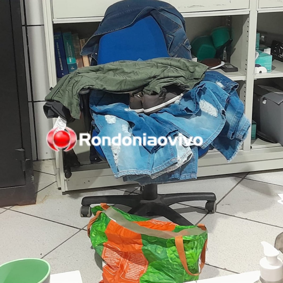 QUEBRARAM A VIDRAÇA: Casal invade loja na 7 de Setembro, faz arrastão, mas PM age rápido