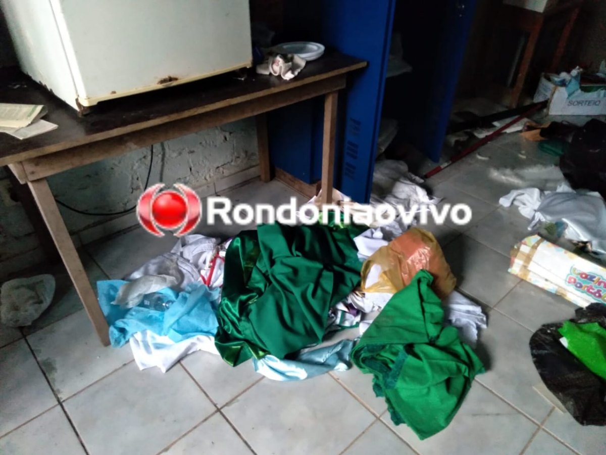 DENUNCIE: Ladrões fazem arrastão em igreja e fogem levando até o sino de 1830