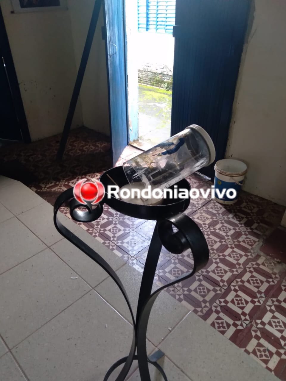DENUNCIE: Ladrões fazem arrastão em igreja e fogem levando até o sino de 1830