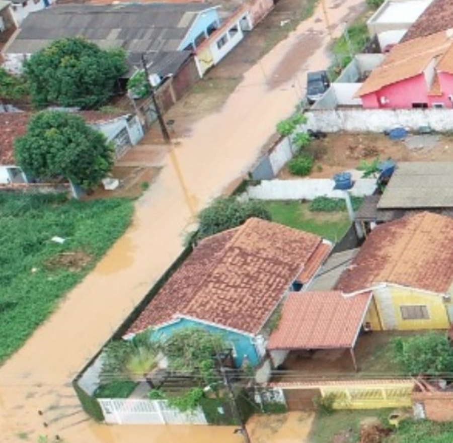 BAIRRO TRÊS MARIAS: Afundando nas águas do descaso - Por Raissa Fontes