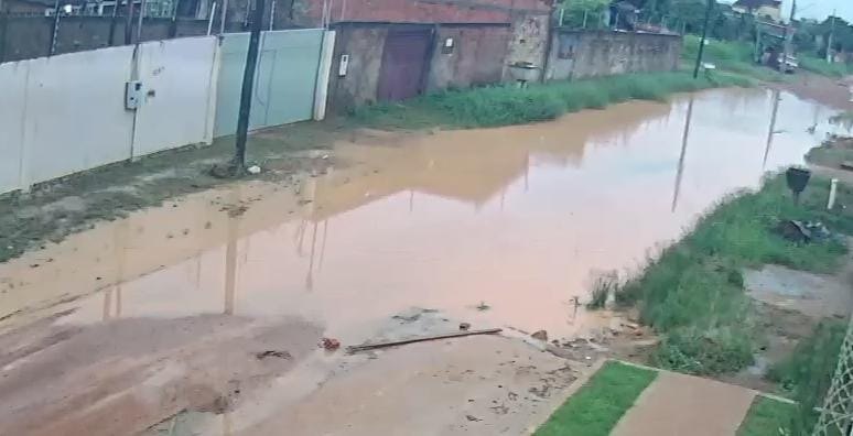 BAIRRO TRÊS MARIAS: Afundando nas águas do descaso - Por Raissa Fontes