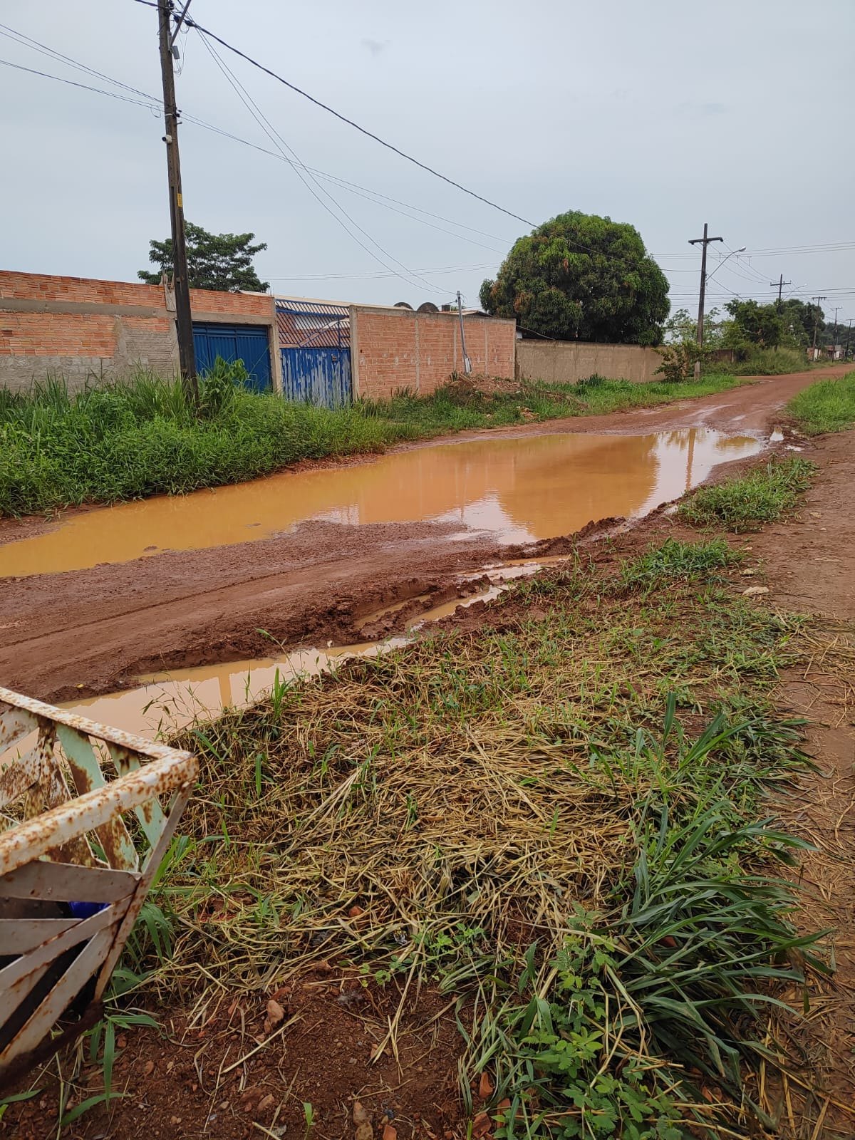 BAIRRO TRÊS MARIAS: Afundando nas águas do descaso - Por Raissa Fontes