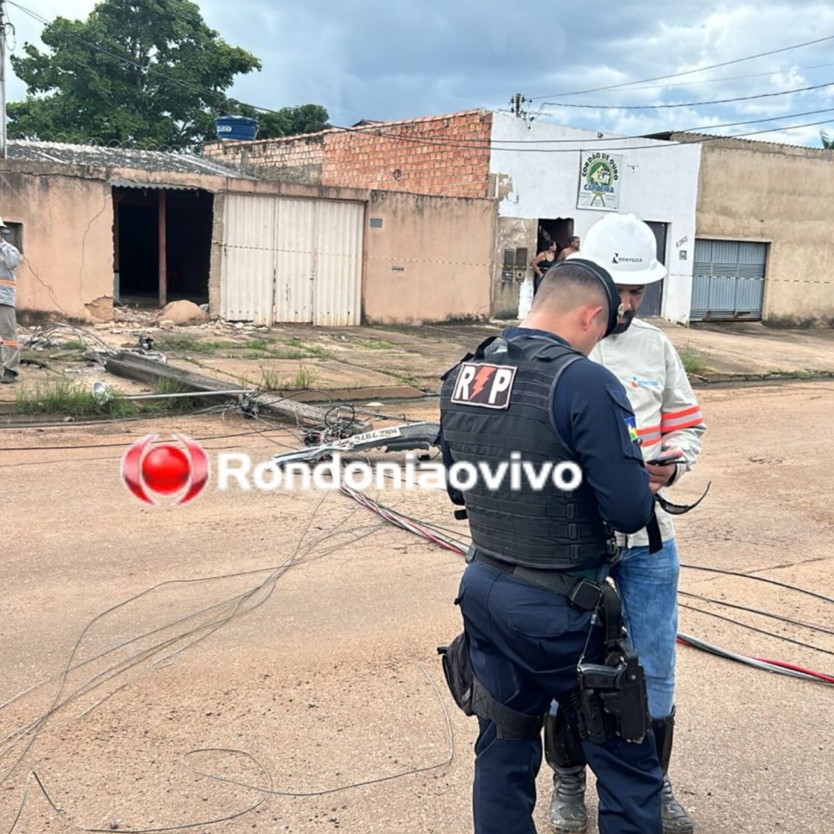 PRESO EM FLAGRANTE: Motorista embriagado causa destruição após derrubar poste e muro