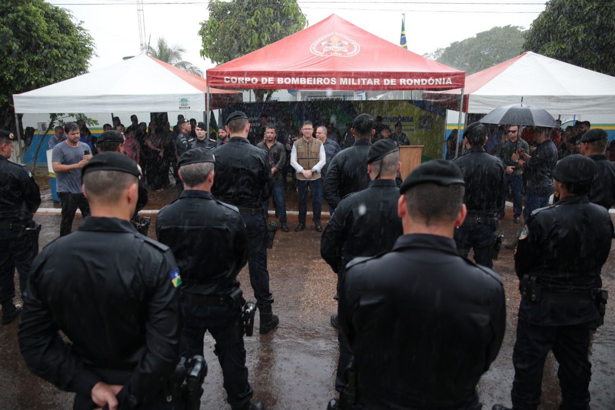 NOVA LONDRINA: Marcos Rocha entrega manutenção predial do quartel da PM no distrito 