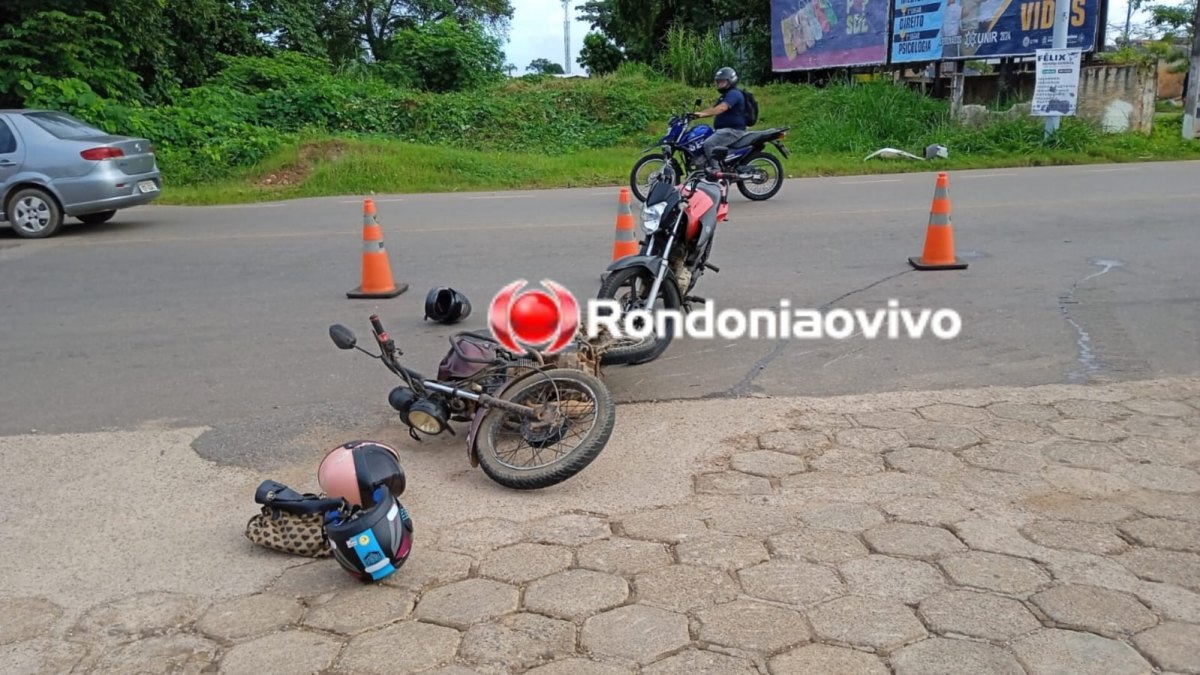 NA CALAMA: Grávida é socorrida às pressas após acidente envolvendo motos