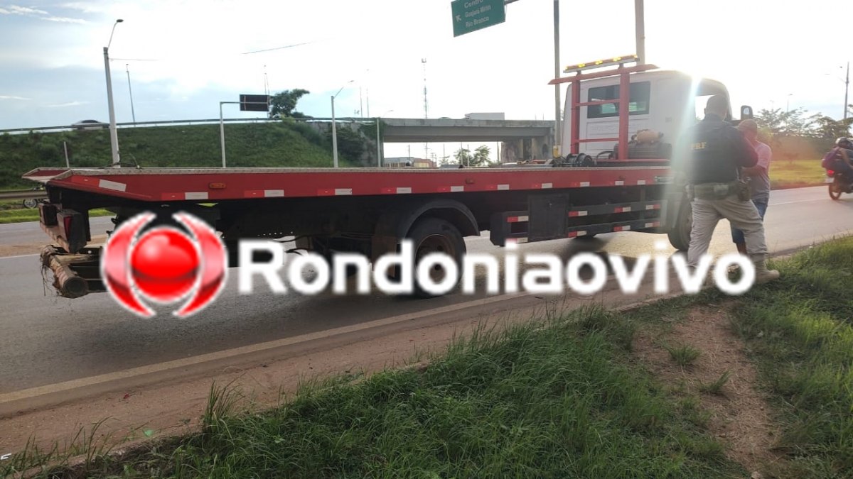 BR-364: Motocicleta fica destruída após ser atingida por caminhão no viaduto