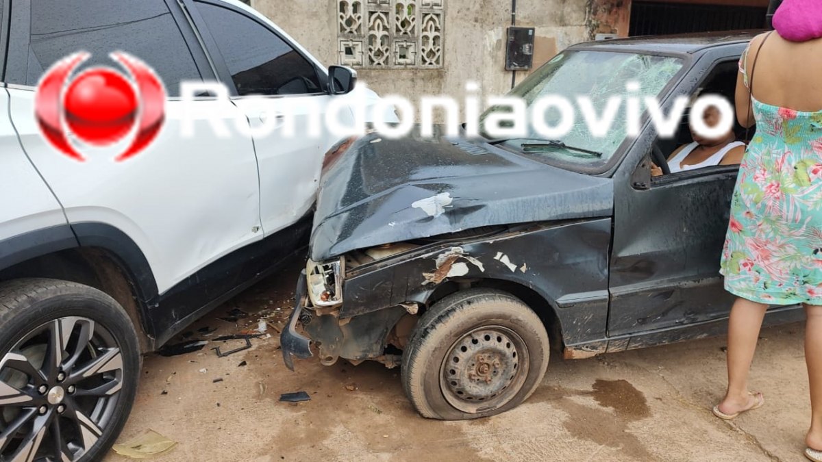 TRÊS VEÍCULOS: Grave acidente deixa moto Aplicativo e passageira feridos