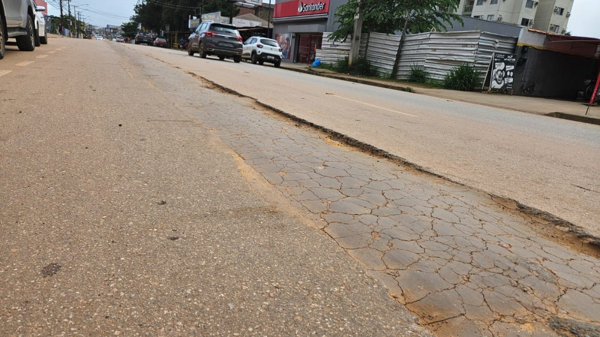 BAGUNÇA SEM FIM: Obras da rede de água causam transtornos no trânsito e buracos em Porto Velho