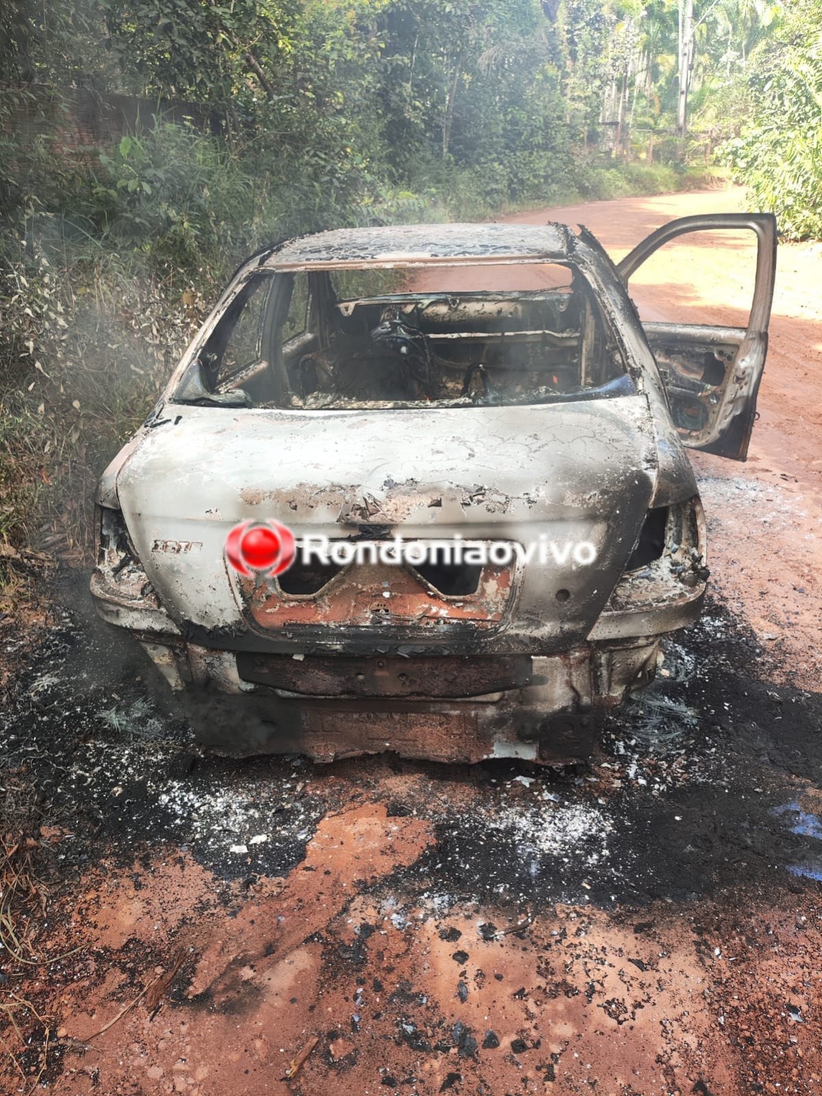 VÍDEO: Carro usado em ataque a tiros contra policial penal federal é incendiado