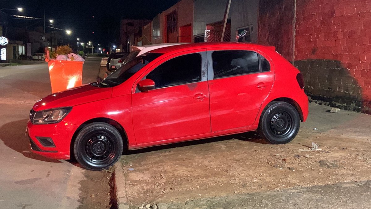 PERSEGUIÇÃO: Após denúncia de sequestro para execução de rival, dois são presos com pistola