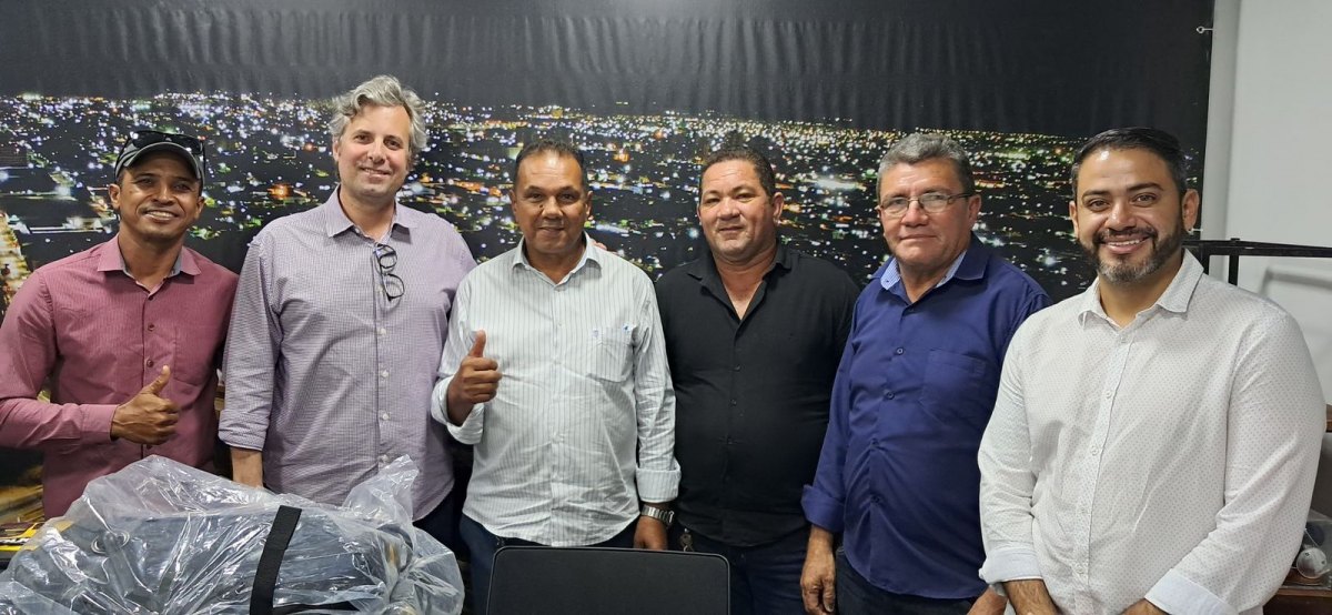 JURANDIR BENGALA: Emdur restaura iluminação em Jaci Paraná após pedido de vereador