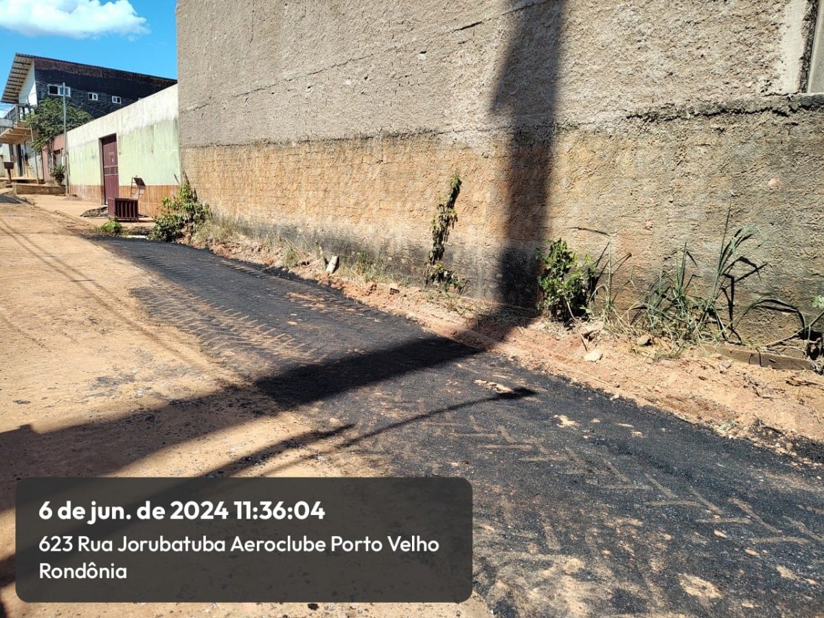 EDWILSON NEGREIROS: Vereador solicita e prefeitura faz serviço de tapa-buracos no Aeroclube