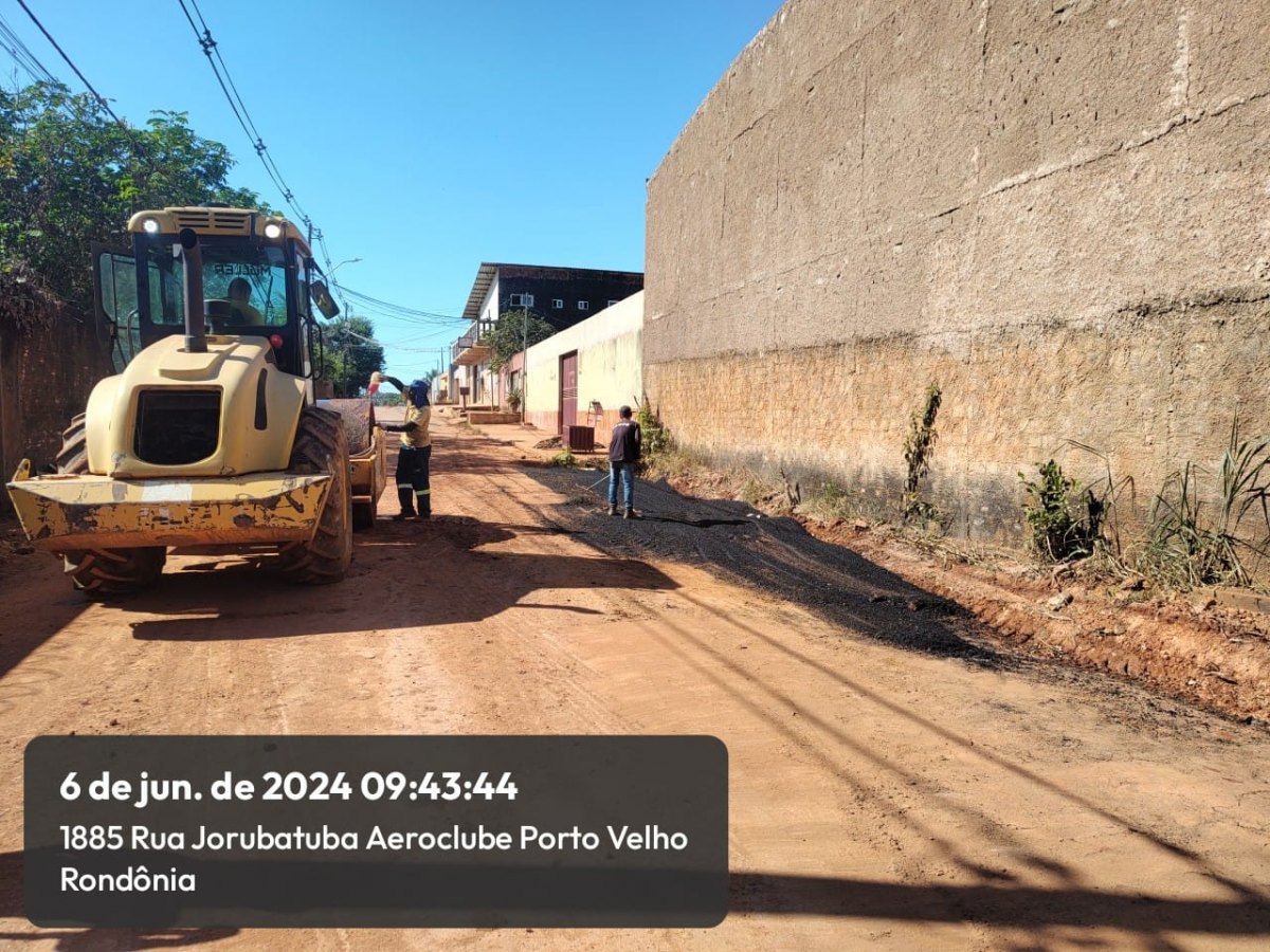 EDWILSON NEGREIROS: Vereador solicita e prefeitura faz serviço de tapa-buracos no Aeroclube