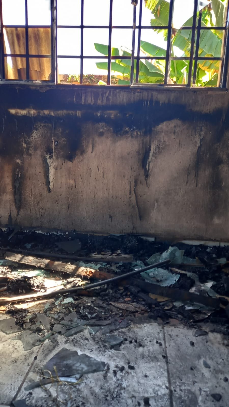 SOLIDARIEDADE: Casal de idosos perdem tudo após casa pegar fogo em Porto Velho