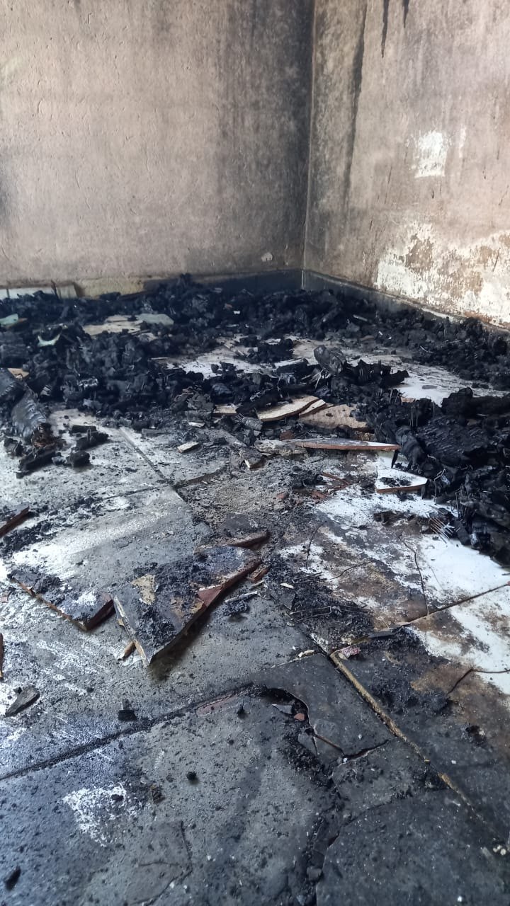 SOLIDARIEDADE: Casal de idosos perdem tudo após casa pegar fogo em Porto Velho