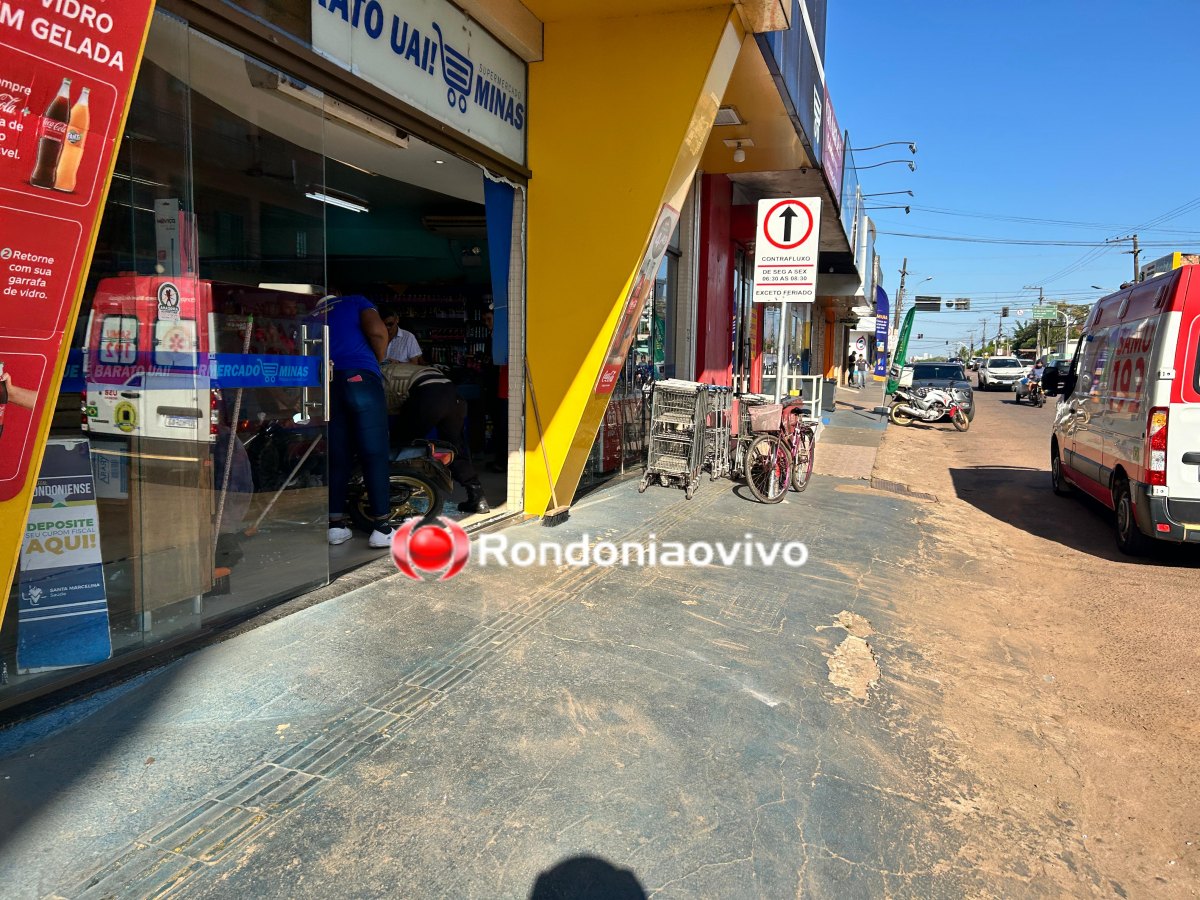 VÍDEO: Motociclista invade supermercado após colisão com carro da Emdur