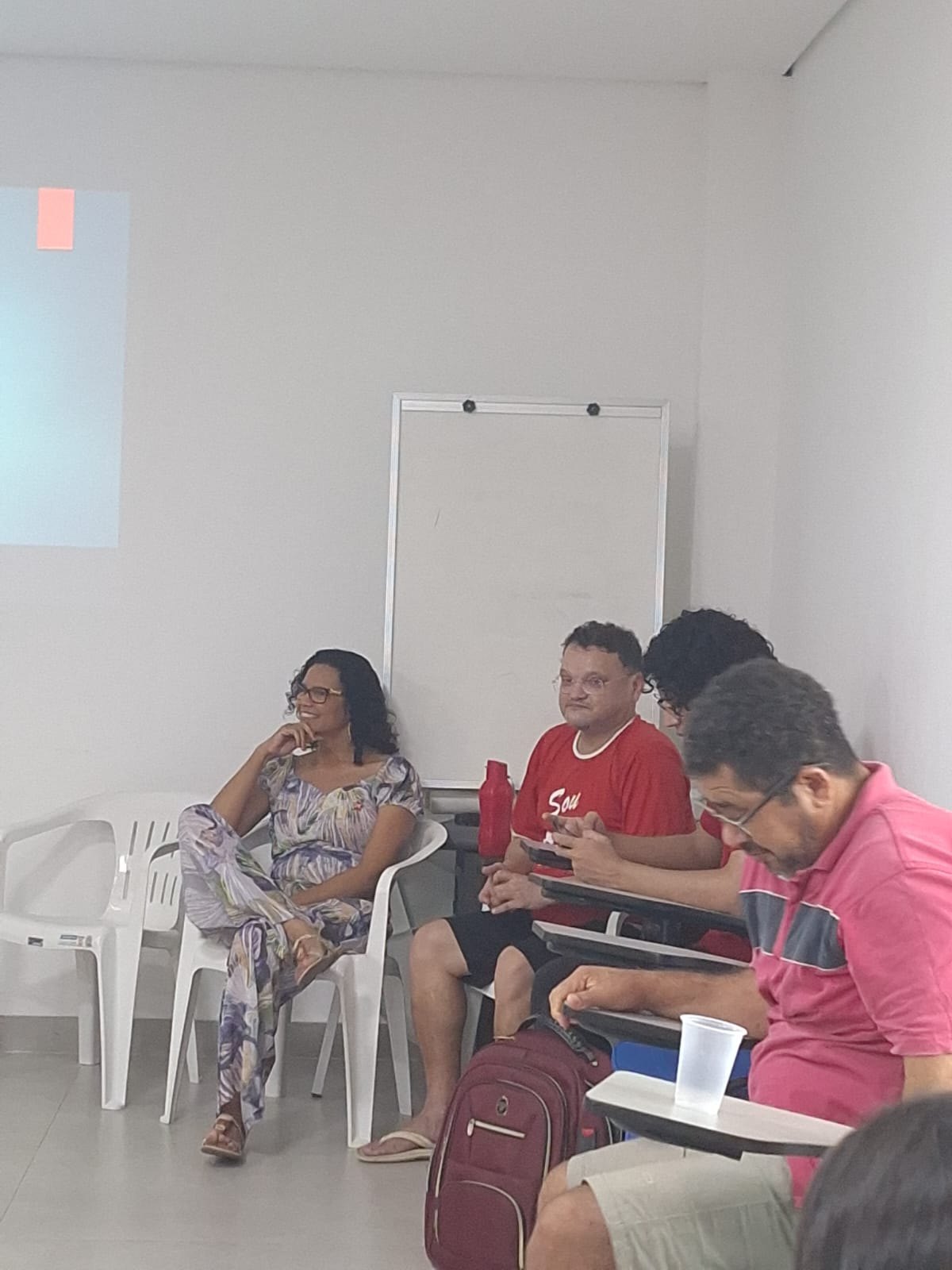 NAS RUAS: Campanha da Professora Fatinha conversa com a comunidade