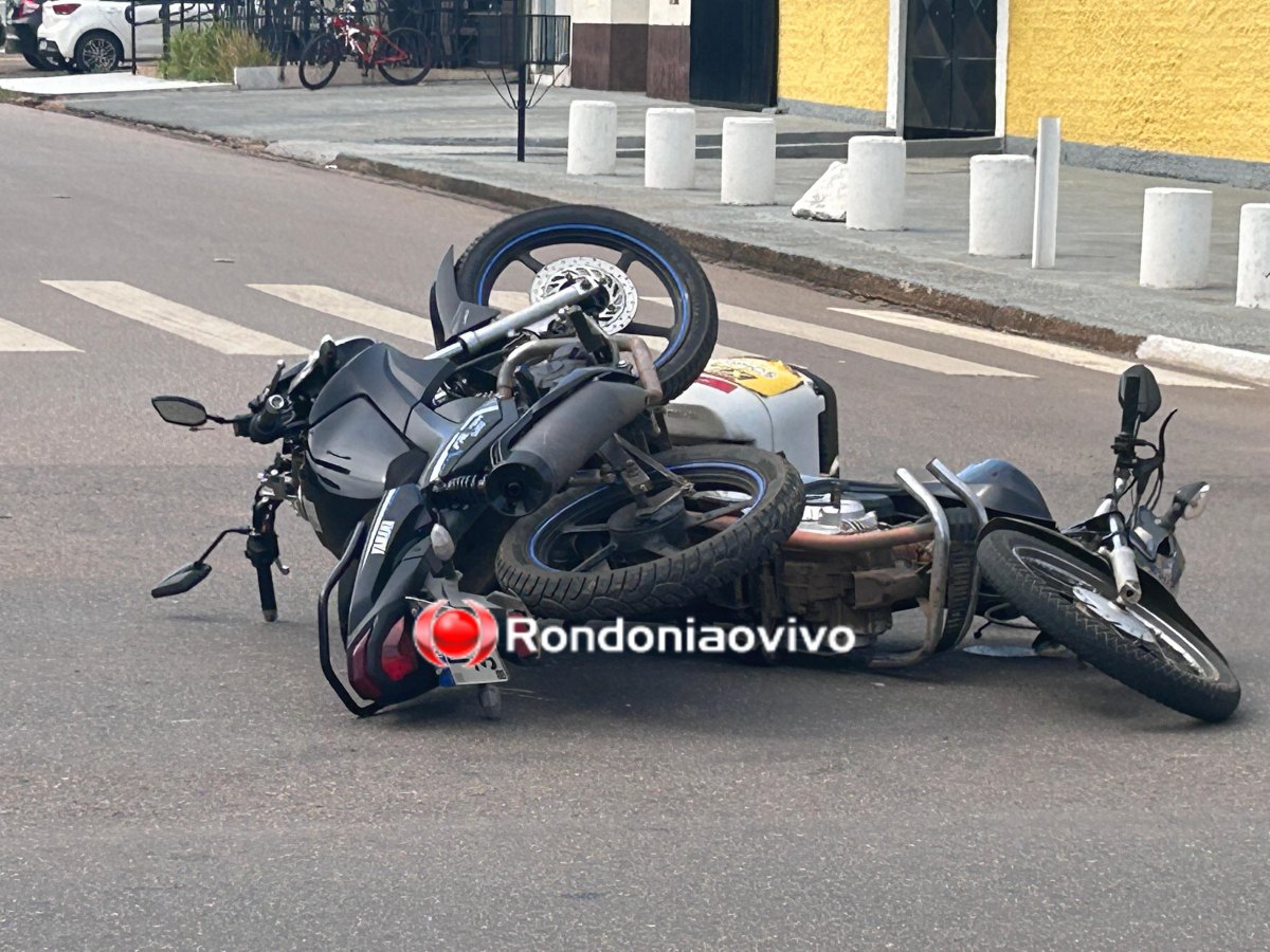 NO SEMÁFORO: Motocicletas ficam uma por cima da outra após forte colisão em avenida 
