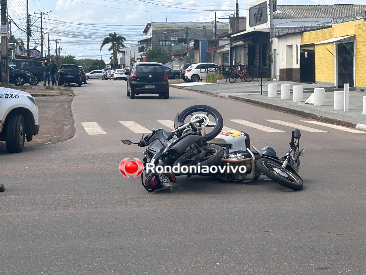 NO SEMÁFORO: Motocicletas ficam uma por cima da outra após forte colisão em avenida 