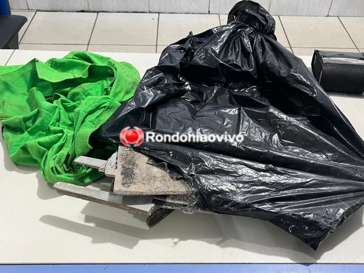 PELO TELHADO: Dois são presos após furto de TV, notebook e até churrasqueira em residência 