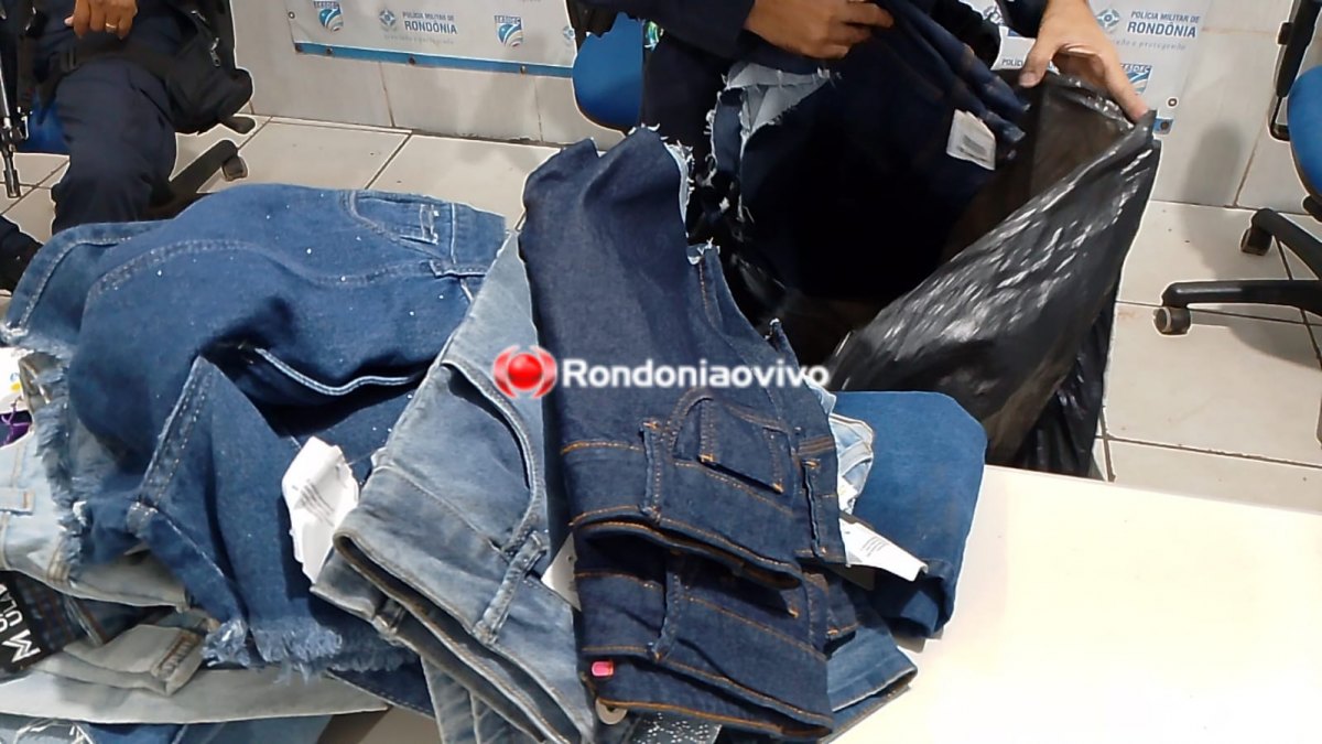 NO CENTRO: Ladrão é flagrado furtando mais de 40 peças de roupas femininas em loja