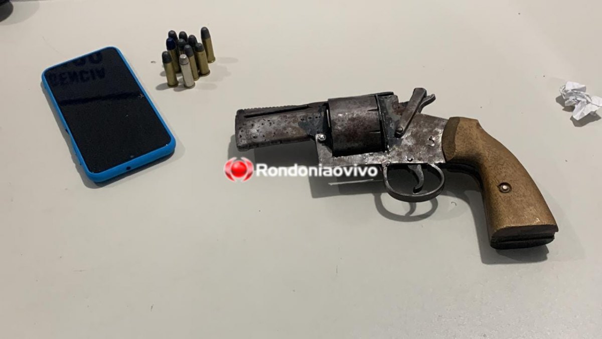 FUGA ALUCINADA: Após perseguição policial, dupla em moto é flagrada armada