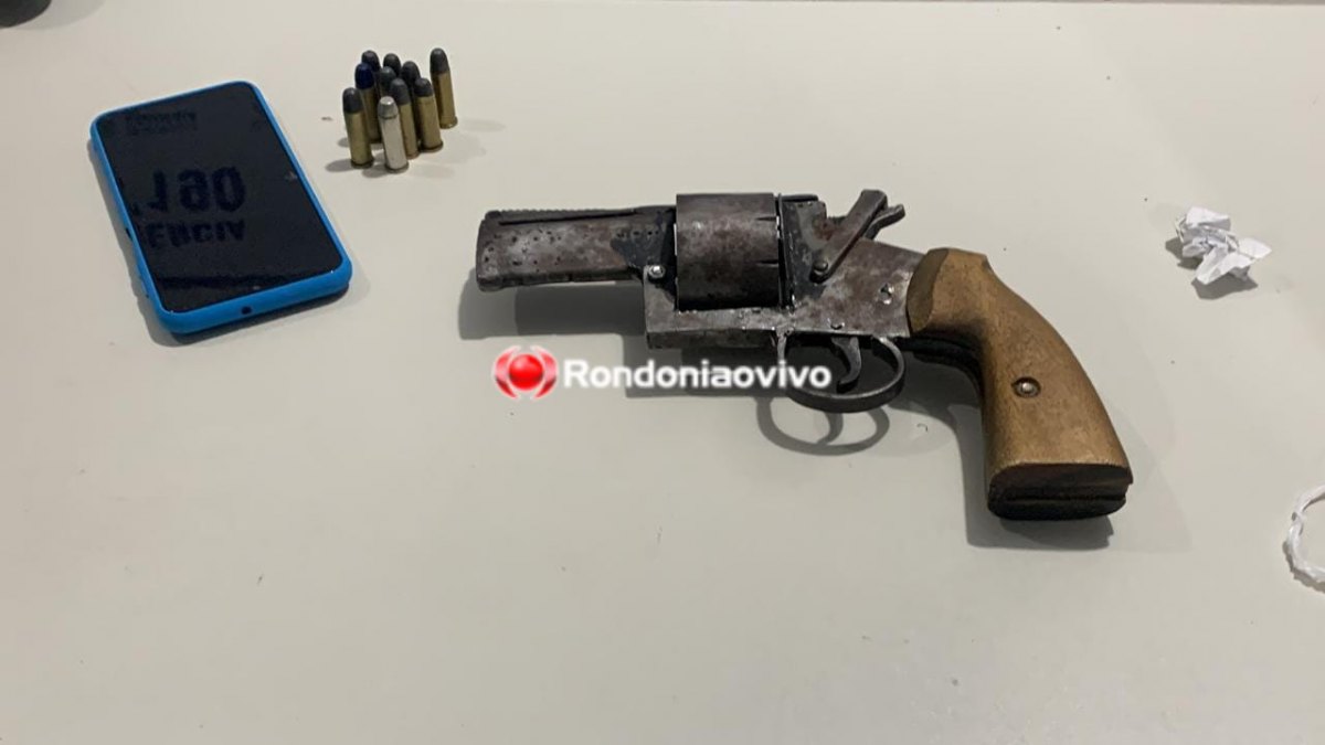 FUGA ALUCINADA: Após perseguição policial, dupla em moto é flagrada armada