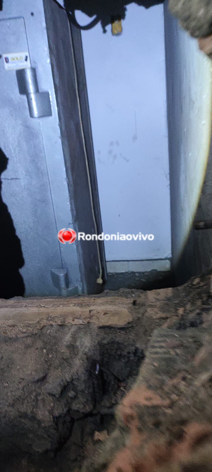 NO COFRE: Criminosos rendem idoso e roubam todo o dinheiro e arma em agência do Sicoob 