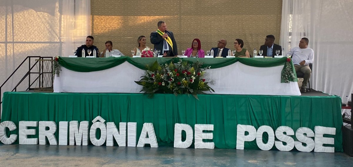 ITAPUÃ DO OESTE: Prefeito, vice-prefeito e vereadores tomam posse marcando renovação para os próximos quatro anos no município