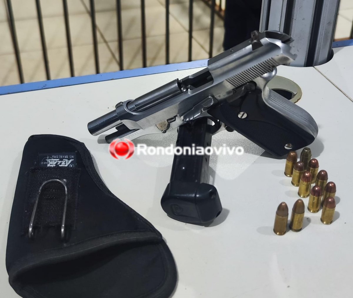 MORAR MELHOR: Mulher é presa escondendo pistola em forro de apartamento 