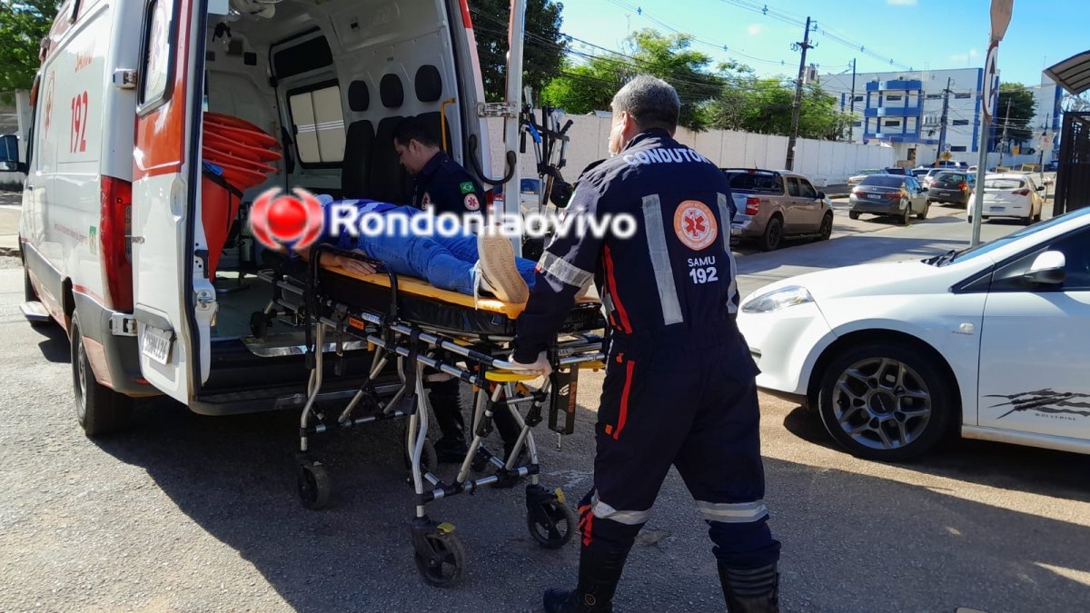 CARRO AVANÇOU: Motociclista de 26 anos sofre vários ferimentos após acidente no Centro 