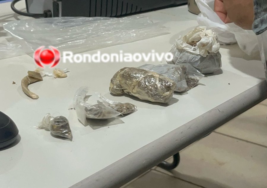 ALCANÇADO: Acusado de tráfico tenta fugir correndo com droga em sacola, mas acaba preso