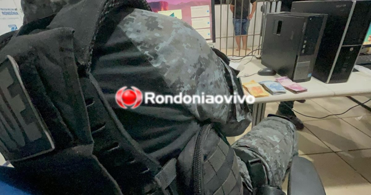 ALCANÇADO: Acusado de tráfico tenta fugir correndo com droga em sacola, mas acaba preso