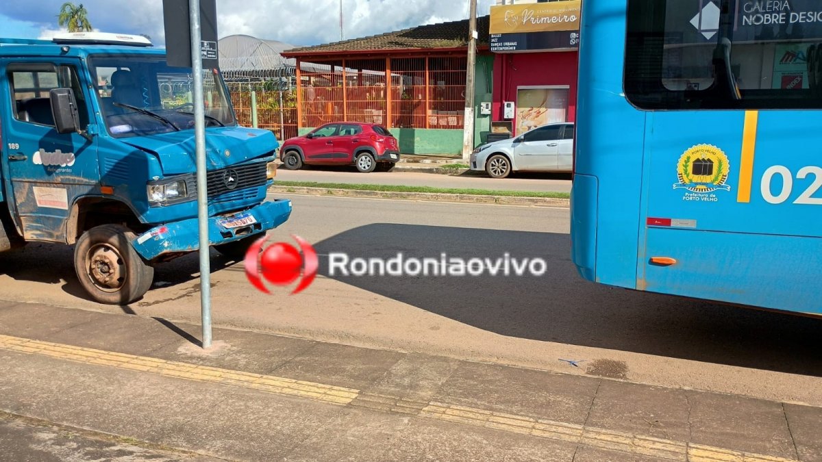 PM ACIONADA: Batida entre ônibus e caminhão é registrada em Porto Velho 