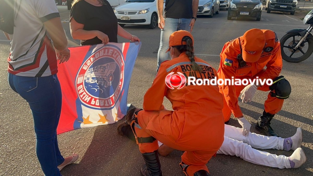 URGENTE: Três pessoas ficam feridas após batida entre motos na Carlos Gomes