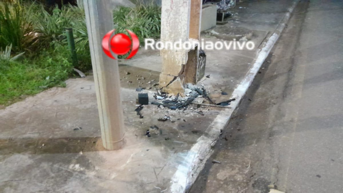 DESGOVERNADO: Motorista foge após atingir poste durante a madrugada; PM apreende veículo 