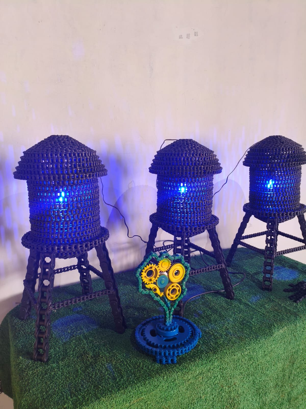 CRIATIVIDADE: Artesão rondoniense abre exposição feita com peças recicladas de veículos