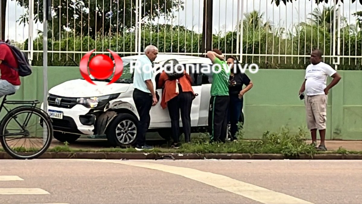 NA CALAMA: Carro capota com mãe e filho; Motorista causador fugiu