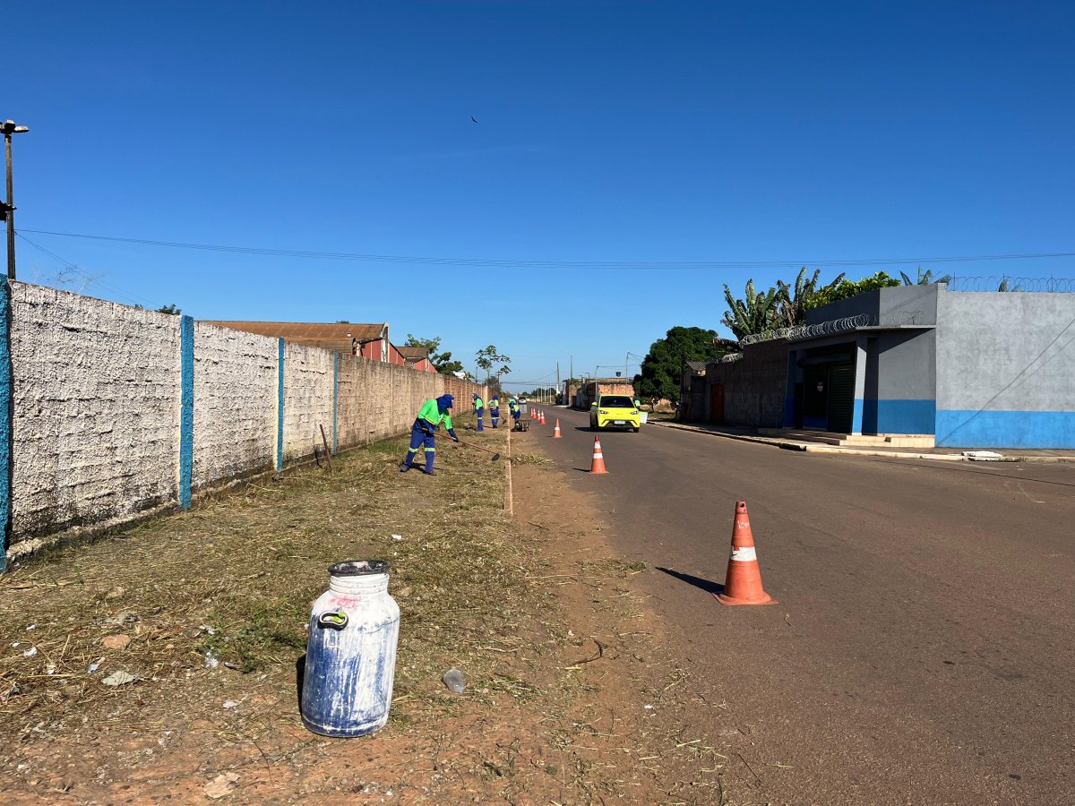 MÁRCIO PACELE: Seinfra atende pedido de vereador e inicia limpeza na rua Itatiaia