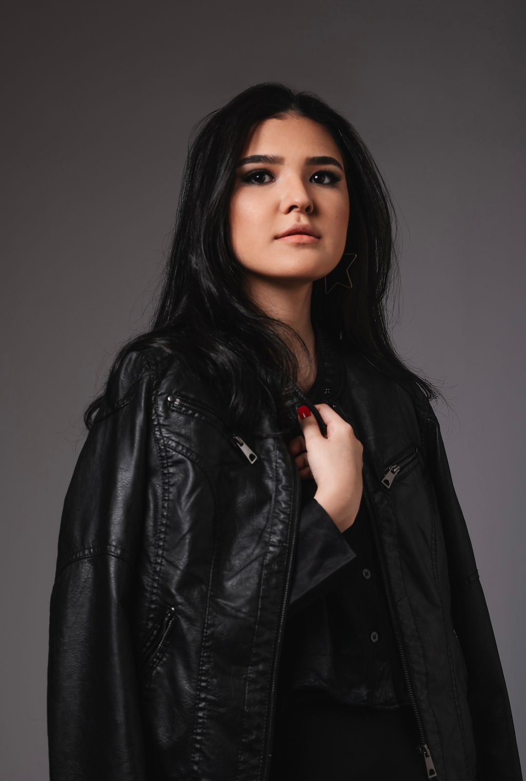 NOVO SINGLE: Amanda Hikague lança 'Lucky Baby' e consolida pop rock alternativo