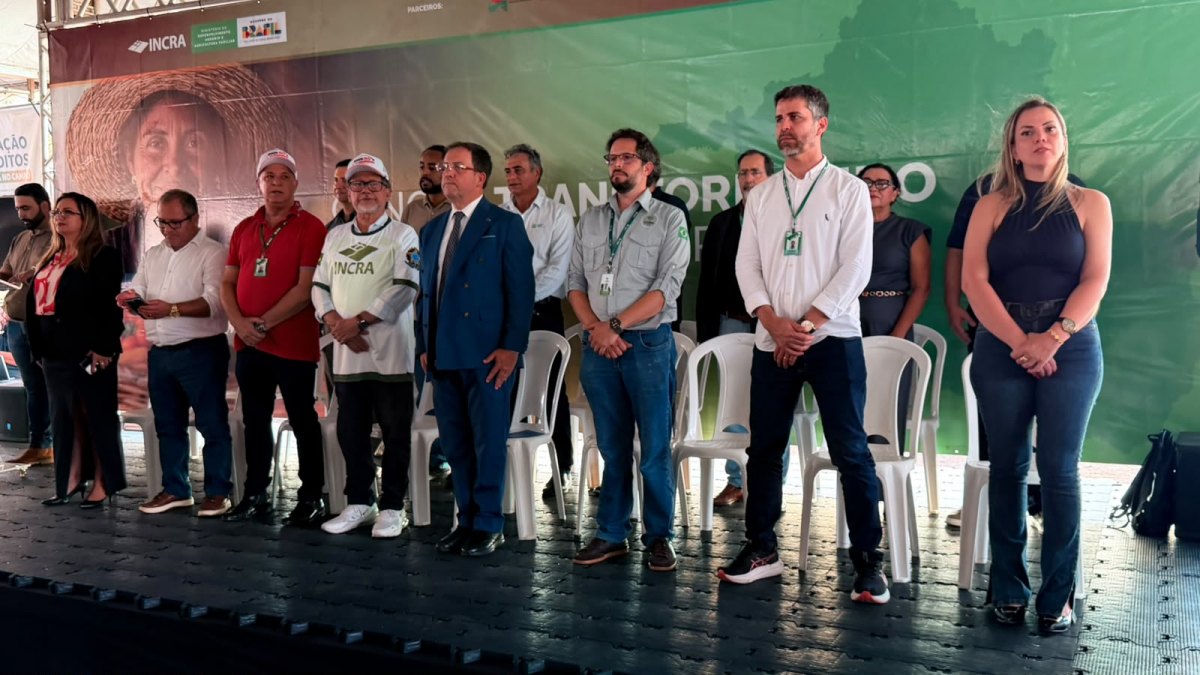 CLÁUDIA DE JESUS: Deputada participa de entrega de títulos do Incra para reforma agrária em RO