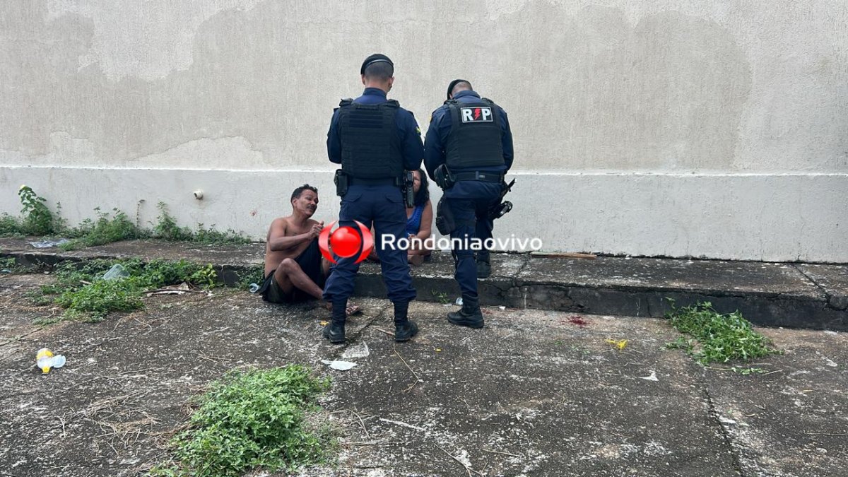 VÍDEO: Homem é agredido a pauladas por mulher em feira livre