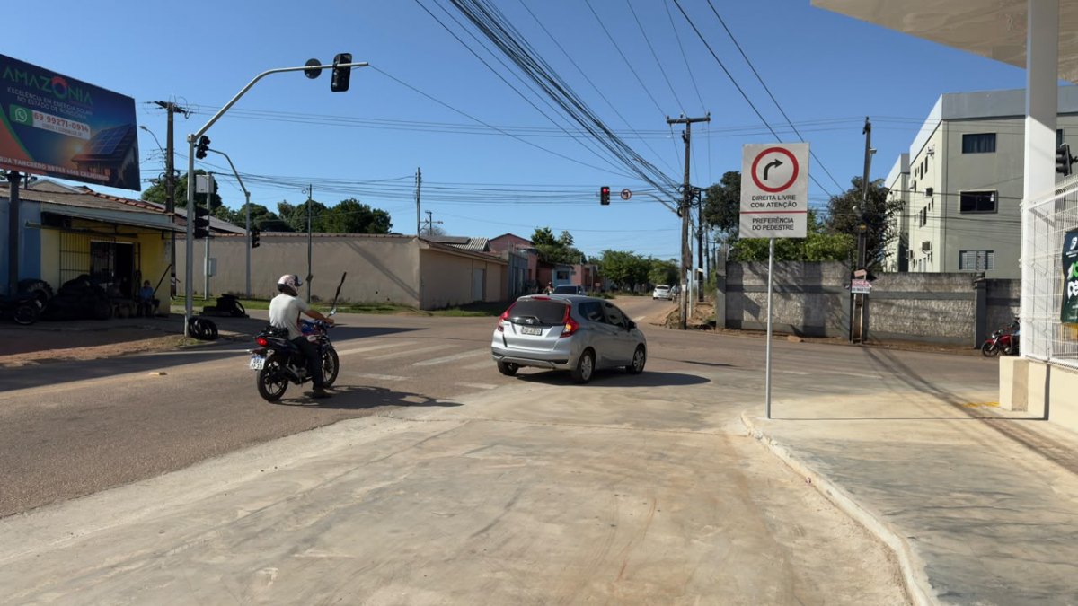 EDIMILSON DOURADO: Placa 'Direita Livre' melhora fluxo na Zona Sul após pedido de vereador