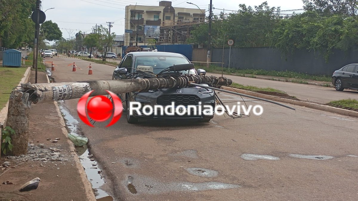 VÍDEO: Poste cai em carro parado em semáforo após caminhão arrastar fiação 