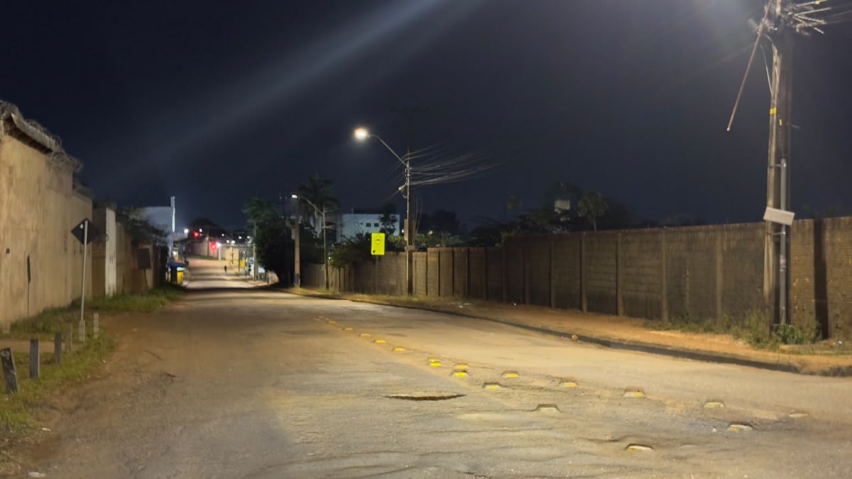 EDIMILSON DOURADO: Vereador acompanha revitalização da iluminação no Novo Horizonte