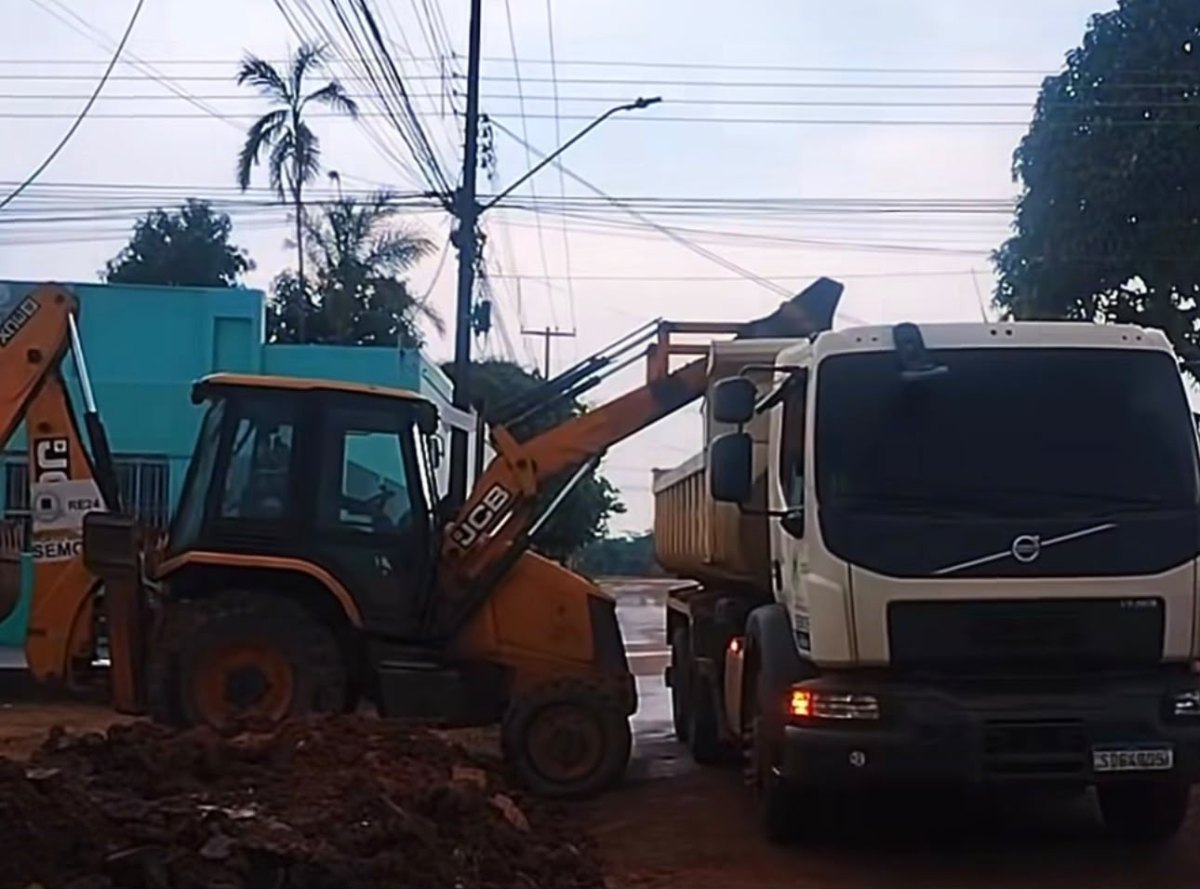EDIMILSON DOURADO: Serviço de tapa buracos é realizado no bairro Castanheira a pedido do vereador
