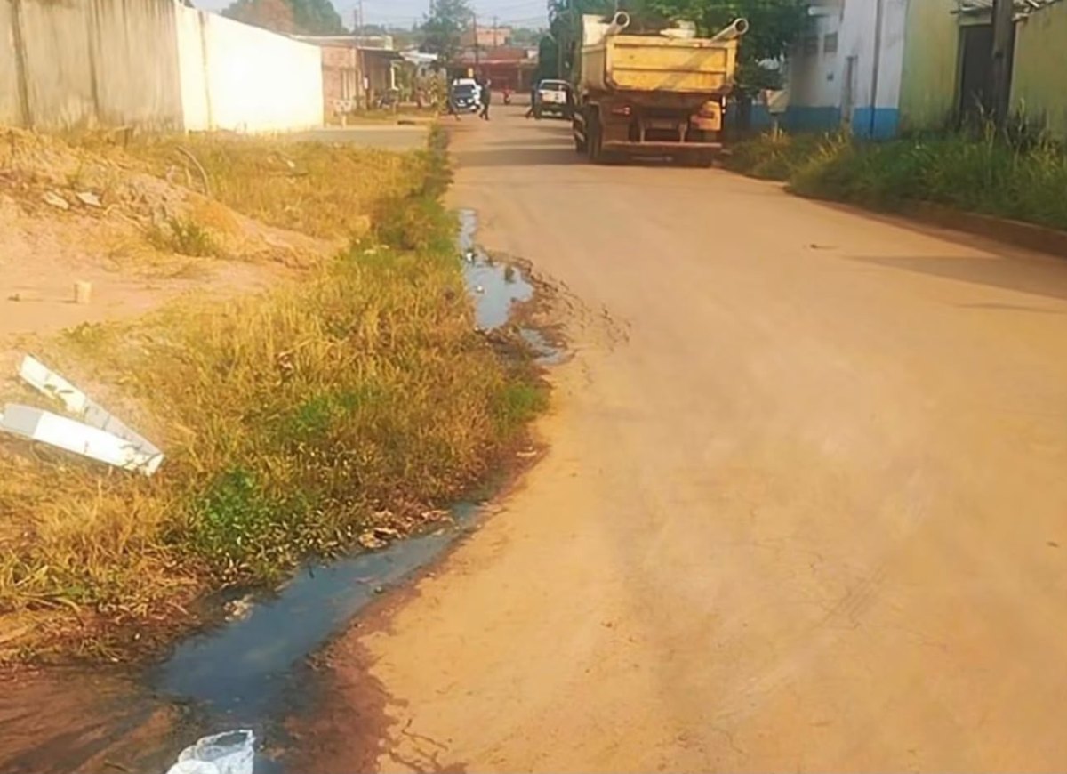 EDIMILSON DOURADO: Serviço de tapa buracos é realizado no bairro Castanheira a pedido do vereador