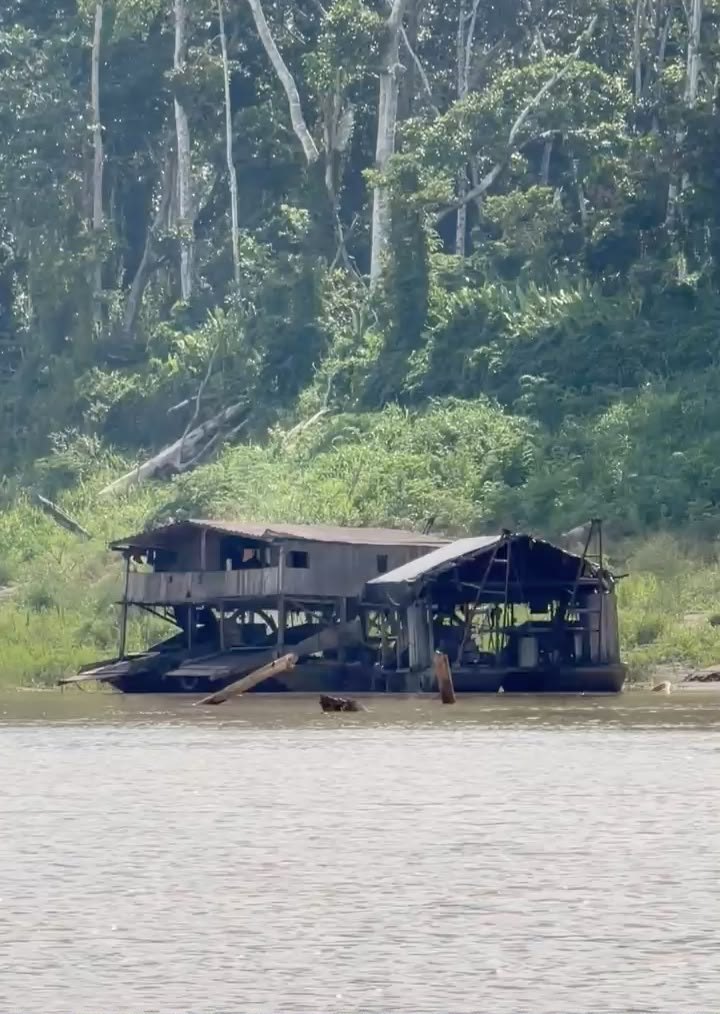 GARIMPO ILEGAL: PF inutiliza 72 embarcações e máquinas no Rio Madeira
