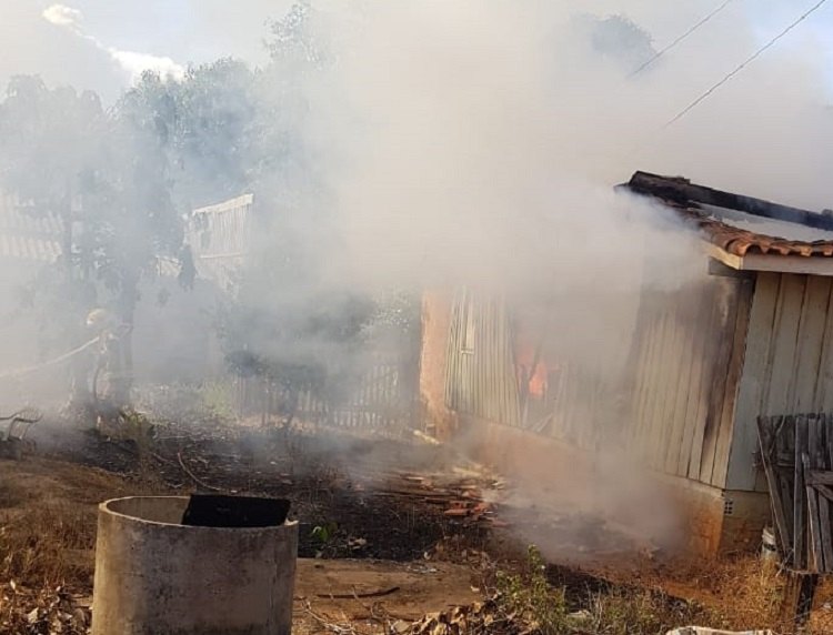APELO: Família que perdeu tudo em incêndio pede ajuda através de campanha