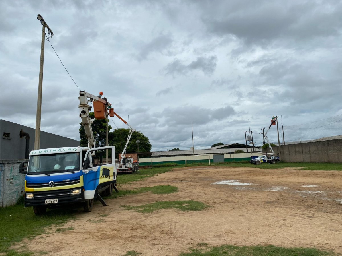 EDIMILSON DOURADO: Campos de futebol na zona sul recebem iluminação em LED